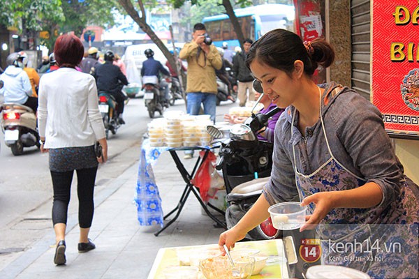 Người Hà Nội xếp hàng mua bánh trôi bánh chay trong cái rét nàng Bân  9