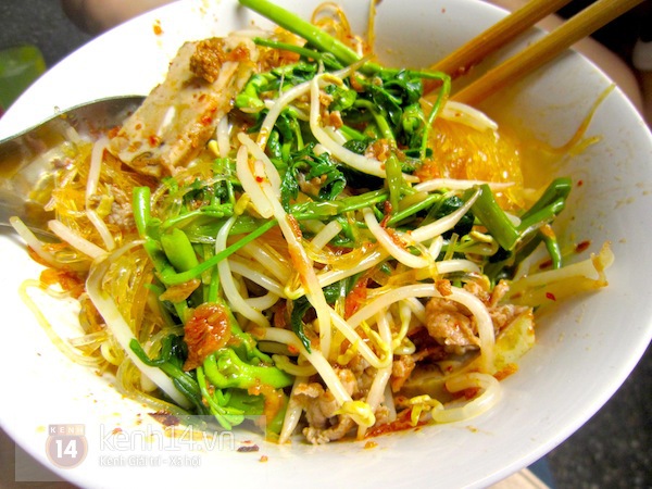 Hà Nội: Đi ăn miến "siêu cua" ở phố Gầm Cầu 4