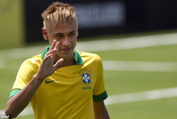 Neymar nhuộm râu, xuống tóc khoe áo mới của Brazil 5