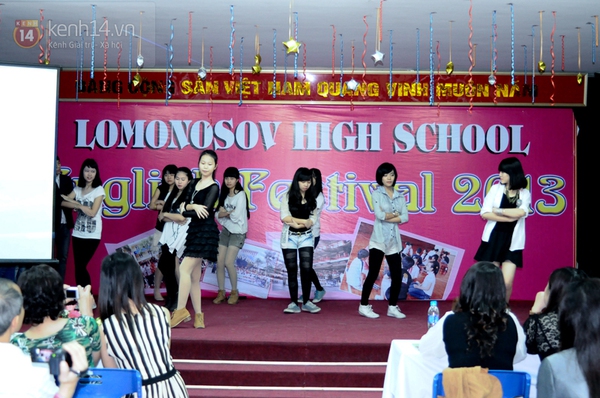 Vòng chung kết English Festival đầy sôi nổi của học sinh trường Lomonosov 14