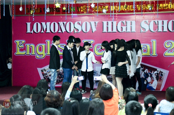 Vòng chung kết English Festival đầy sôi nổi của học sinh trường Lomonosov 15