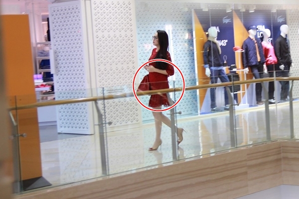 Trang Nhung bầu b&iacute; nhưng vẫn xinh đẹp đi sắm đồ trẻ em 3