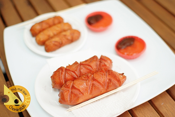 C&ugrave;ng Chi Pu thưởng thức Tr&agrave; chanh nguy&ecirc;n chất,  phomai que ch&acirc;u &Acirc;u 12