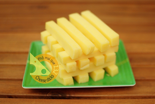 C&ugrave;ng Chi Pu thưởng thức Tr&agrave; chanh nguy&ecirc;n chất,  phomai que ch&acirc;u &Acirc;u 2