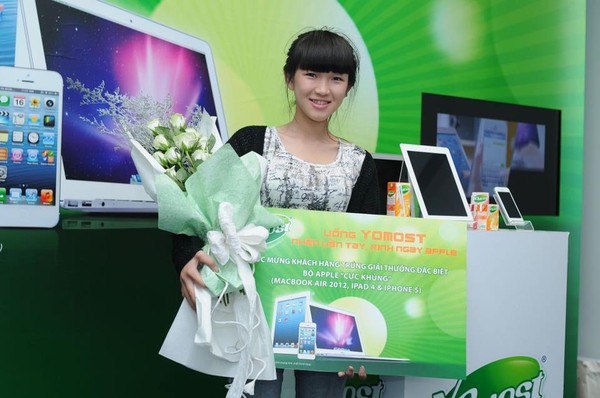 Mưa giải Apple thu h&uacute;t nhiều bạn trẻ 1