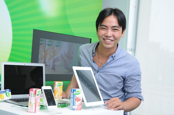 Mưa giải Apple thu h&uacute;t nhiều bạn trẻ 2