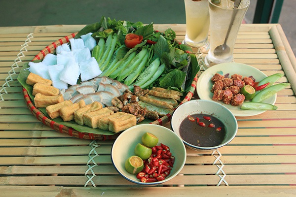 Thưởng thức bún đậu mắm tôm đậm "chất" Hà thành tại Ô Quan Chưởng 1