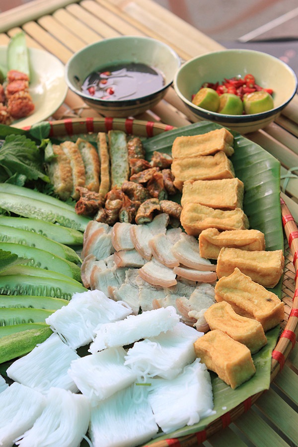 Thưởng thức bún đậu mắm tôm đậm "chất" Hà thành tại Ô Quan Chưởng 5