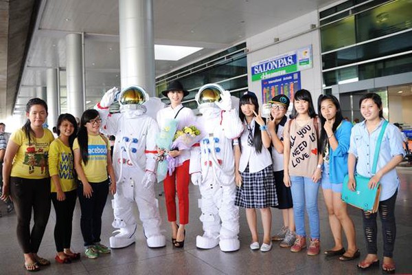 Nh&oacute;m 365 l&agrave;m phi h&agrave;nh gia hộ tống Ng&ocirc; Thanh V&acirc;n 5