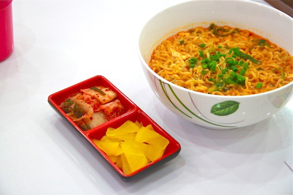 Thưởng thức đồ ăn Hàn Quốc "y như trong phim" tại Hà Nội 11
