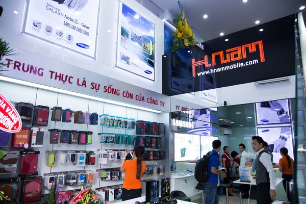 Miu Lê tậu iPhone 5S chạm rồng tại Hnam Mobile 7