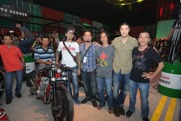 Johnny Trí Nguyễn bụi bặm xuất hiện cùng hàng loạt mô-tô "độc" 3