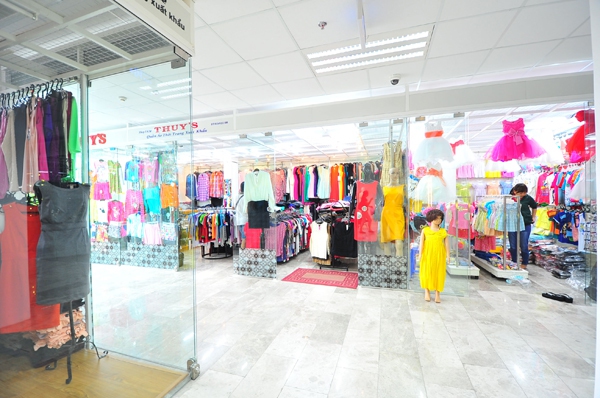 “Mua sắm sôi động, quà tặng trao tay” tại Lucky Plaza 3