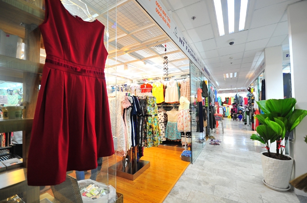 “Mua sắm sôi động, quà tặng trao tay” tại Lucky Plaza 4