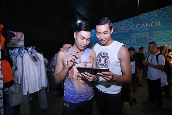 Smartphone, Tablet Samsung chiếm lĩnh hậu trường Elle show 2013 3