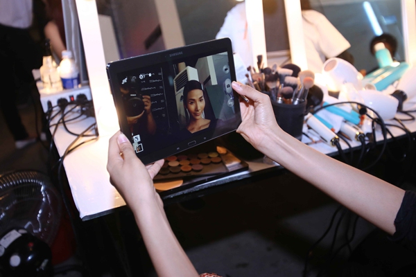 Smartphone, Tablet Samsung chiếm lĩnh hậu trường Elle show 2013 2