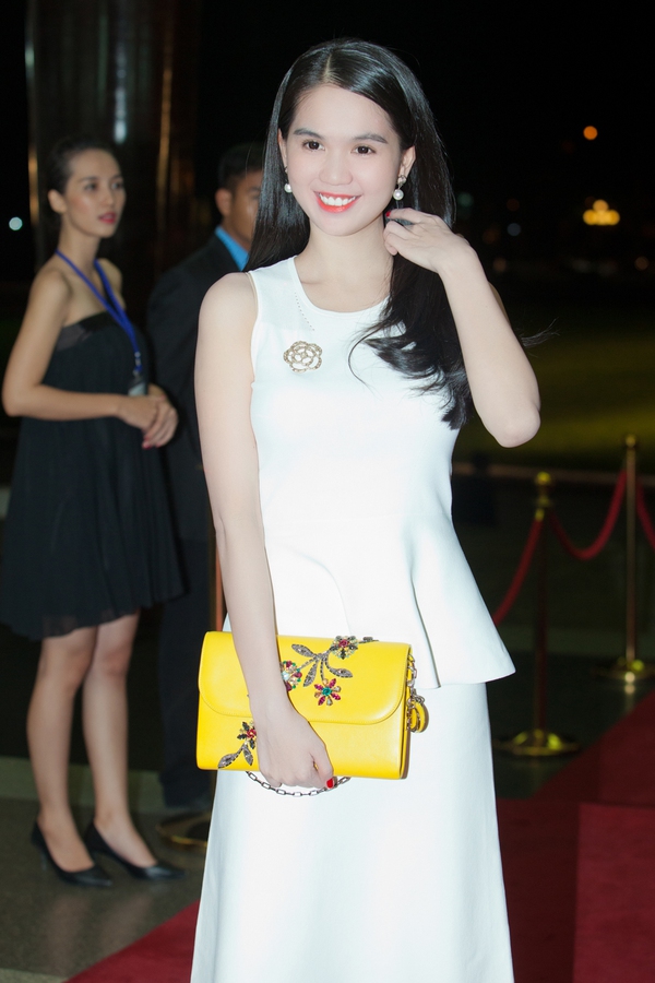 Thu Thảo, Ngọc Trinh "trắng muốt" tới dự fashion show của Lý Nhã Kỳ 2