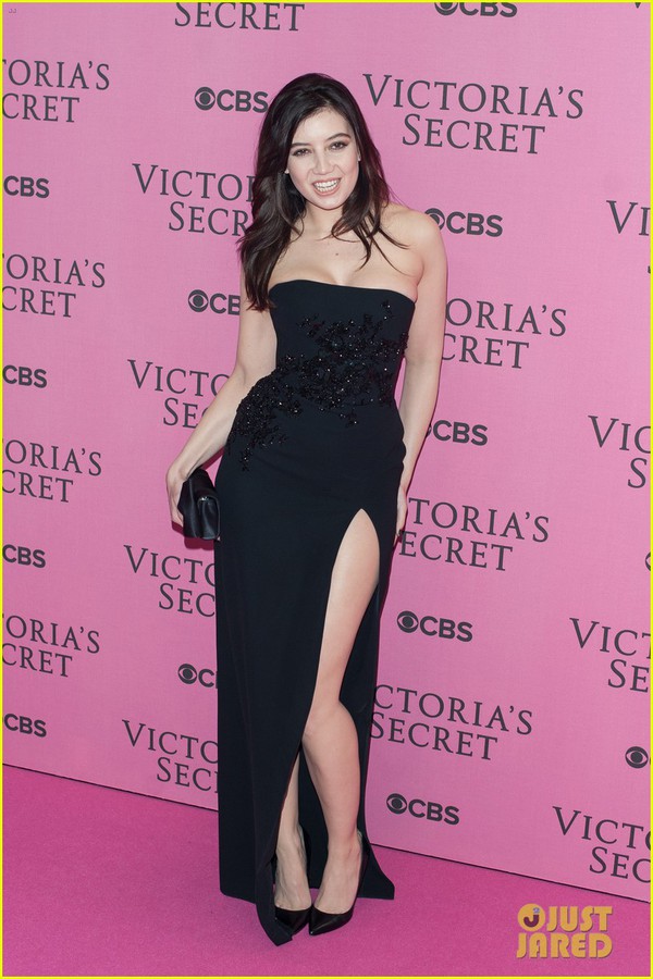 Taylor & Karlie diện váy đôi lên "thảm hồng" Victoria's Secret Fashion Show 2014 25