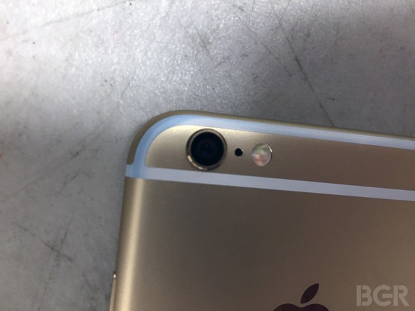 4 cơn "b&atilde;o dư luận" bộ đ&ocirc;i iPhone mới phải hứng chịu 3
