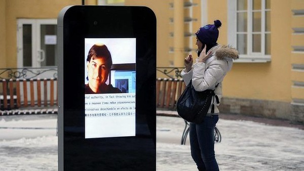 Nga dỡ bỏ đ&agrave;i tưởng niệm Steve Jobs sau khi Tim Cook c&ocirc;ng khai đồng t&iacute;nh 2