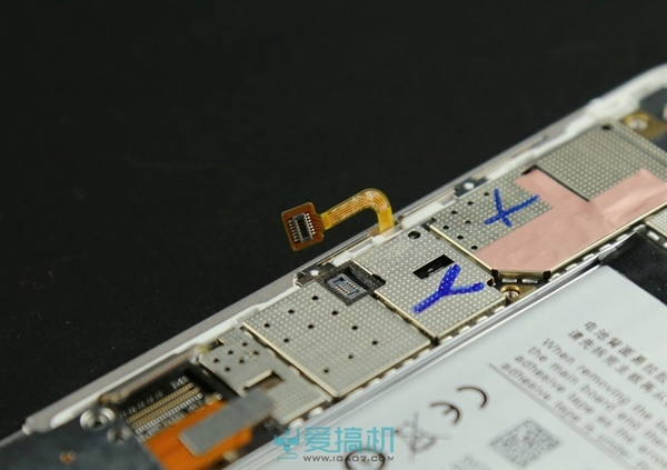 Ngắm nh&igrave;n "nội thất" chiếc smartphone mỏng nhất h&agrave;nh tinh 6