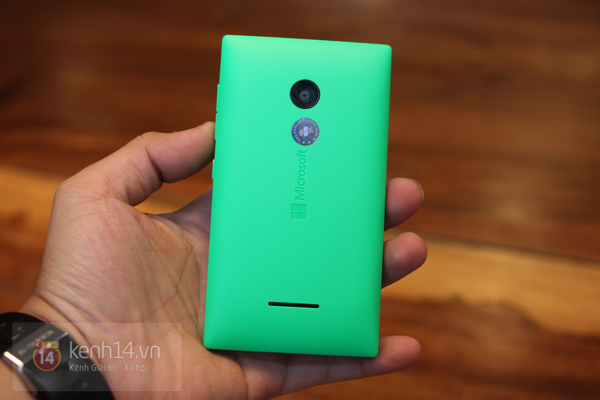 Cận cảnh chiếc smartphone Lumia rẻ nhất tại Việt Nam 2