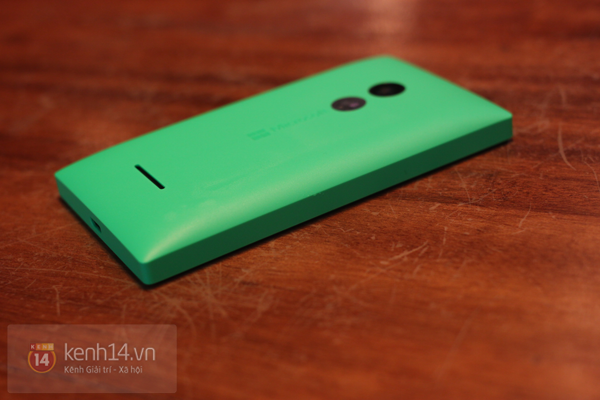 Cận cảnh chiếc smartphone Lumia rẻ nhất tại Việt Nam 4