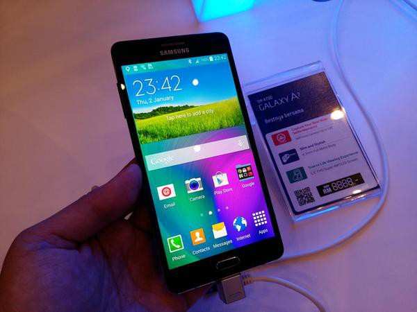 Samsung giới thiệu smartphone mới mỏng hơn iPhone 6 4