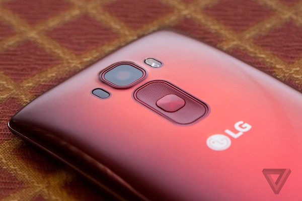 LG G Flex 2 trình làng với khả năng "làm lành" vết xước trong... 10 giây 5