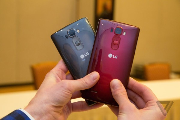 LG G Flex 2 trình làng với khả năng "làm lành" vết xước trong... 10 giây 9