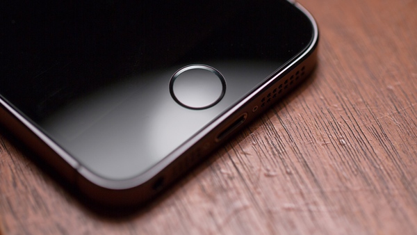 iPhone: Chiếc điện thoại từ thay đổi thế giới, đến bị thế giới thay đổi 2