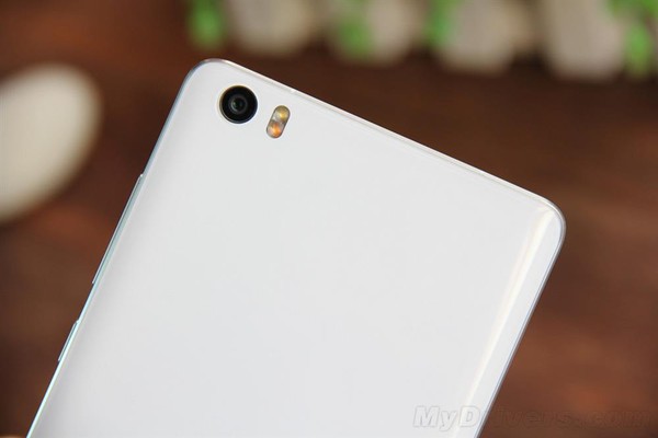 Ảnh thực tế Xiaomi Mi Note: Đối thủ mới của Samsung Galaxy Note 4 9