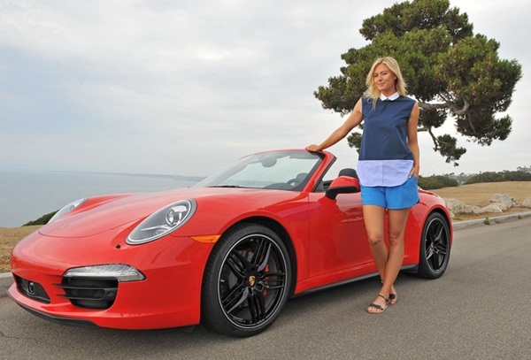 B&uacute;p b&ecirc; Maria Sharapova tạo d&aacute;ng b&ecirc;n xe sang Porsche 6