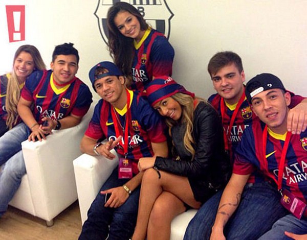 Neymar và bạn gái tuổi teen dính nhau như "hình với bóng" 7