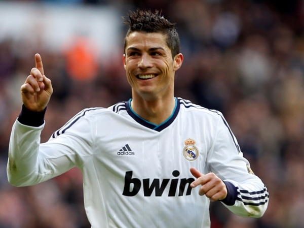Ronaldo chuẩn bị nhận lương khủng 11 tỷ đồng/tuần 2