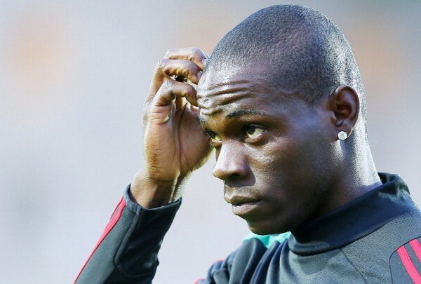 Mario Balotelli: Gã "trai hư" đầy thú vị của làng bóng đá thế giới 16