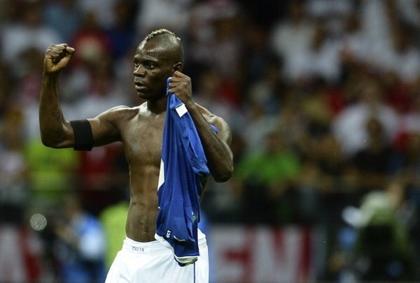 Mario Balotelli: Gã "trai hư" đầy thú vị của làng bóng đá thế giới 22