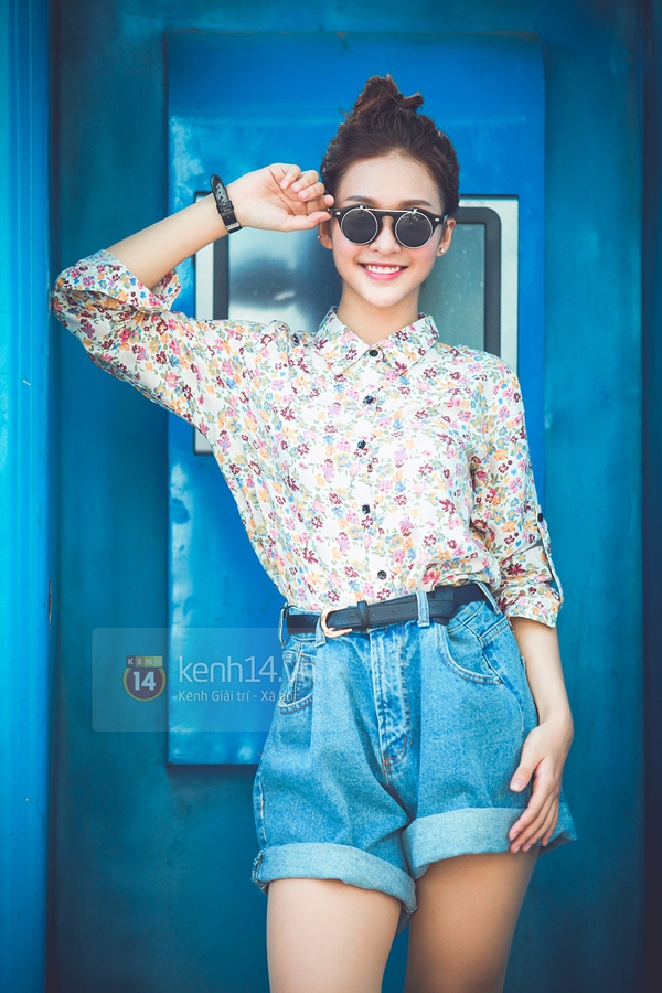 Khả Ngân "biến hóa" năng động cùng denim ngày hè 17