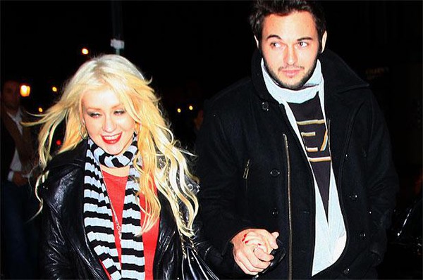 Christina Aguilera bất ngờ đính hôn với trợ lý điển trai 3