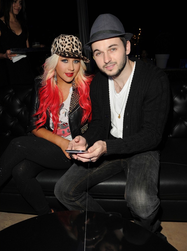 Christina Aguilera bất ngờ đính hôn với trợ lý điển trai 4