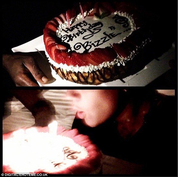 Justin Bieber thổi nến mừng sinh nhật 20 tuổi 2