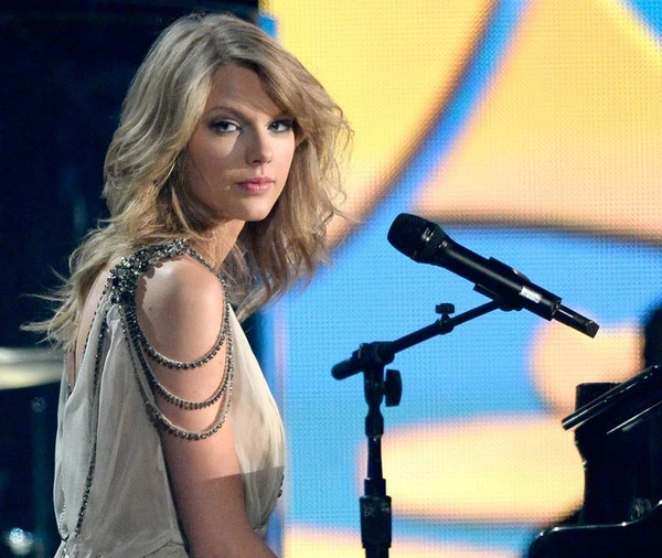 Taylor Swift thống trị Top nghệ sĩ kiếm tiền giỏi nhất với 830 tỷ đồng 2