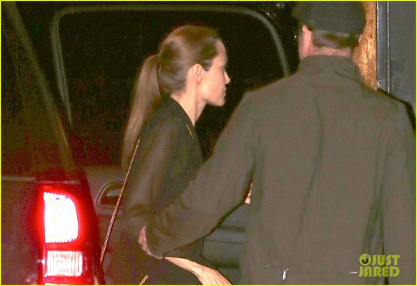 Angelina Jolie và Brad Pitt hẹn hò bí mật lúc giữa đêm 4