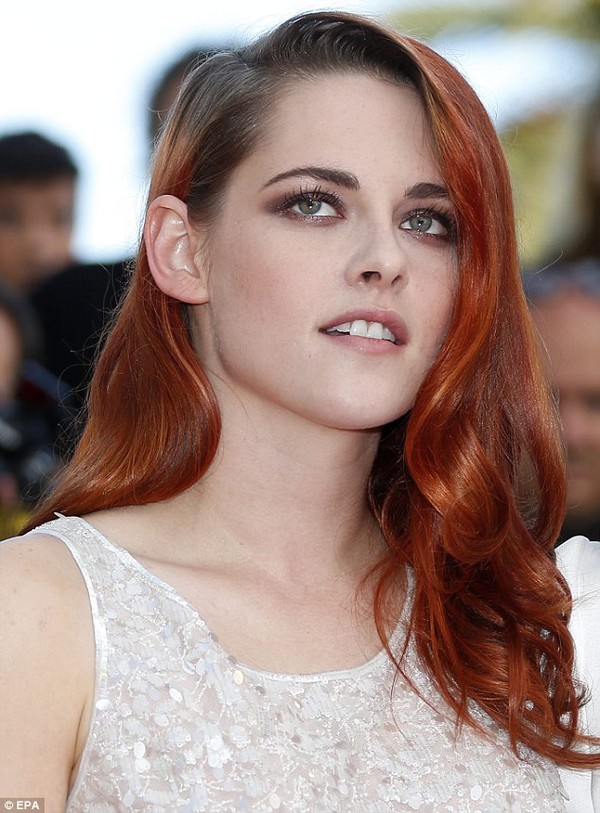 Kristen Stewart xinh đẹp, thanh lịch trên thảm đỏ Cannes 2