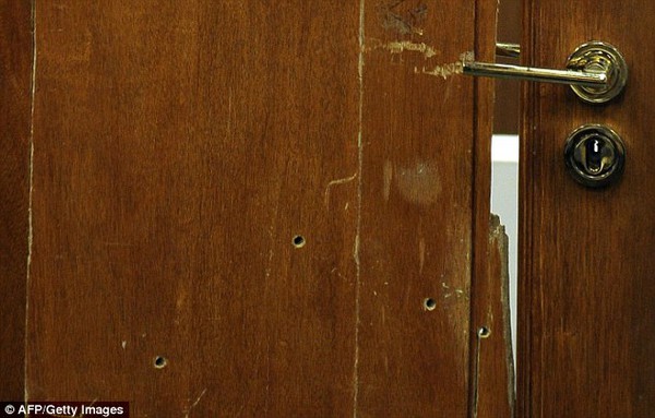 Tiếp tục phi&ecirc;n t&ograve;a x&eacute;t xử Pistorius: &ldquo;Người kh&ocirc;ng ch&acirc;n&rdquo; bị t&igrave;nh nghi "khai man" 10