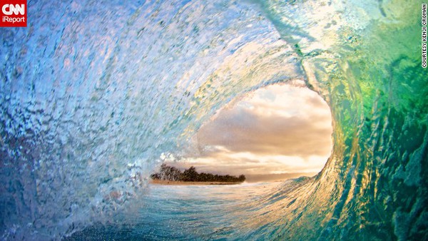 Khoảnh khắc ảo diệu của những con sóng xô bờ 1