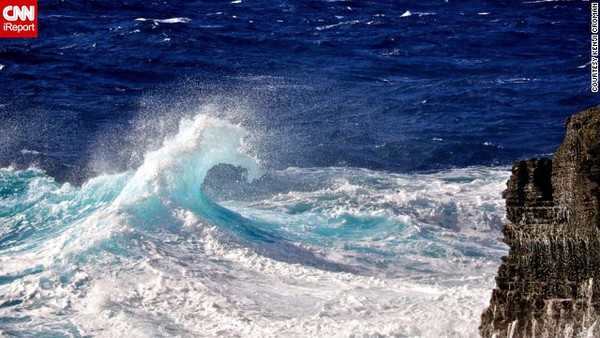 Khoảnh khắc ảo diệu của những con sóng xô bờ 4
