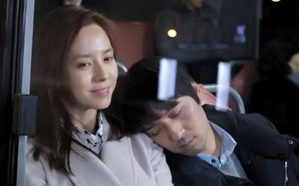 Jin Hee (Song Ji Hyo) nhiệt tình làm chỗ dựa cho trai đẹp 8
