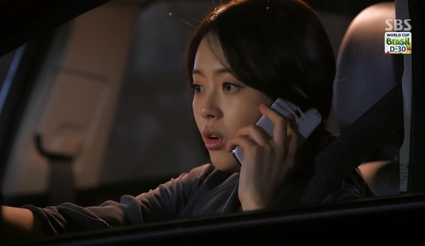 Soo Sun (Go Ara) mải "buôn" điện thoại gây chết người 3
