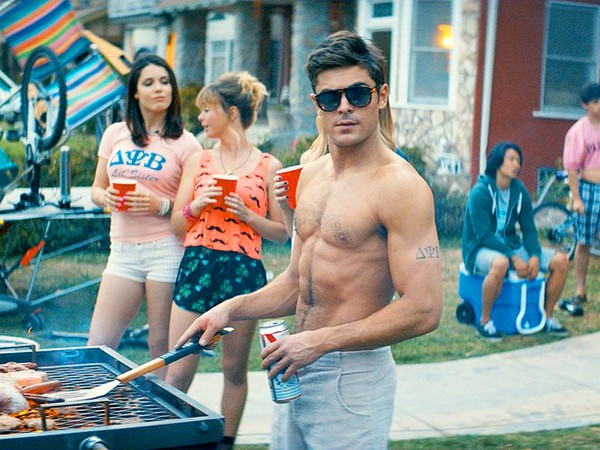 Zac Efron sẽ cởi trần l&ecirc;n nhận giải nếu hạ bệ được Thor 1
